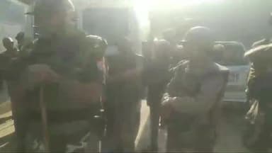 मिलक: जिला अस्पताल से पुलिस युवक के शव का पोस्टमार्टम कराकर पहुंची बड़ागांव सरई  पुलिस की मौजूदगी में होगा शव का दाहसंस्कार।