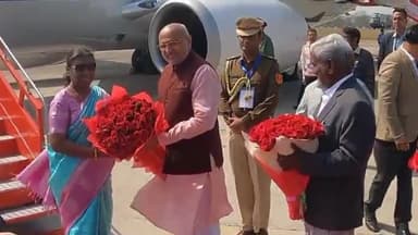 कांके: राष्ट्रपति द्रौपदी मुर्मू पहुंचीं रांची, रांची एयरपोर्ट पर राष्ट्रपति को दिया गया गार्ड ऑफ़ ऑनर