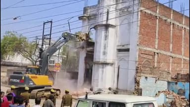 पिंड्रा: रामनगर के पास पड़ाव पर चौड़ीकरण की जद में आए मंदिर और मस्जिद को तोड़ने की प्रशासन ने की कार्रवाई, पुलिस फोर्स रही तैनात