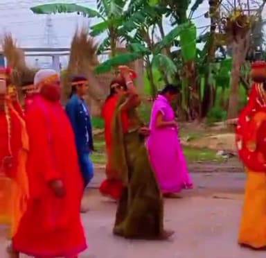 राघोपुर: राघोपुर के रुस्तमपुर में श्रीराम दरबार प्राण प्रतिष्ठा एवं अष्टयाम यज्ञ को लेकर निकाली गई कलश शोभायात्रा