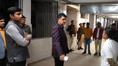 डेहरी: डीएम ने अनुमंडलीय हस्पताल का किया औचक निरीक्षण, स्वास्थ्य कर्मियों में मचा हड़कंप ,एसडीएम भी रहे मौजूद