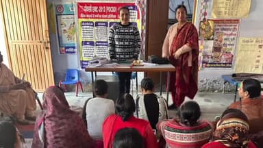 रायपुर रानी: मोबाइल के अधिक इस्तेमाल से दिमाग पर पड़ रहा है असर विषय पर रायपुर रानी में आंगनवाड़ी कार्यकर्ताओं को दी गई ट्रेनिंग