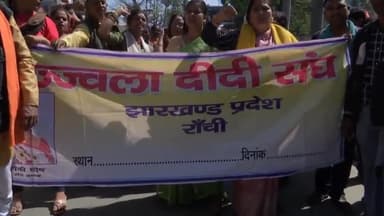 कांके: रांची स्थित राजभवन के पास वेतन की मांग को लेकर धरना देंगी उज्ज्वला दीदी संघ