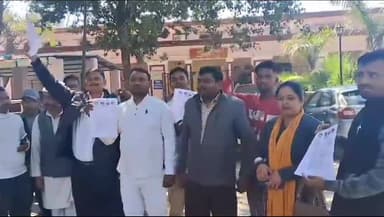 शाहजहांपुर: लोधी सेना ने विभिन्न मांगों को लेकर कलेक्ट्रेट में राज्यपाल को संबोधित ज्ञापन ADM को सौंपा