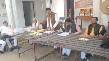 झांसी: गरौठा नगर के कन्या इंटर कॉलेज में भाजपा की बैठक का हुआ आयोजन, जिलाध्यक्ष रहे उपस्थित