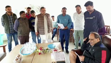 सुल्तानपुर: सुलतानपुर:अपने आवास पर क्षेत्रवासियों से रूबरू हुए विधायक विनोद सिंह,समस्याओं का किया निस्तारण