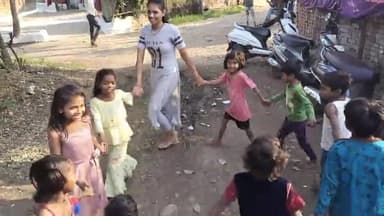 school ki ghanti baji tantan college me halla hua ....
#darpan_roti_bank