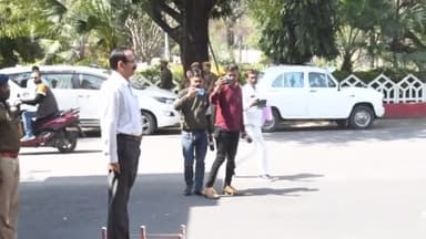 झांसी: नवागत मंडलायुक्त आईएएस बिमल कुमार दुबे ने आयुक्त कार्यालय में किया पदभार ग्रहण