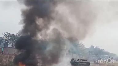 लोनी: डाबर तलब कॉलोनी में अज्ञात लोगों ने कूड़े में लगे आज आसमान ने बना धोने का गुब्बारा, लोगों ने अधिकारी से की शिकायत