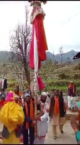 थराली: 38 वर्षों के पश्चात यात्रा पर निकली कोट, भटियाणा की नागनी माता चिरखोन से विदा होकर रात्रि प्रवास हेतु पहुंची भटियाणा