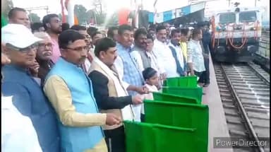 कहरा: सहरसा से जोगबनी के लिए आज से चलाई गई एक्सप्रेस ट्रेन को MP दिनेशचंद्र यादव एवं MLA आलोक रंजन ने झंडी दिखाकर किया रवाना
