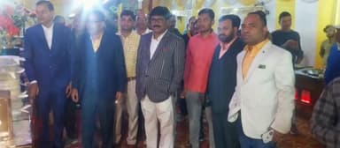 गोमिया: डुमर कनारी,अध्यक्ष योगेंद्र प्रसाद महतो झामुमो पार्टी के कार्यकर्ता के घर प्रतिभोज कार्यक्रम में मुख्य रूप से हुए शामिल