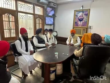 ਭਿੱਖੀਵਿੰਡ: ਪਿੰਡ ਤਤਲੇ ਵਿਖੇ ਸਾਬਕਾ ਸਰਪੰਚ ਦੇ ਭਰਾ ਦੇ ਅਕਾਲ ਚਲਾਣਾ ਕਰ ਜਾਣ 'ਤੇ ਪਰਿਵਾਰ ਦੇ ਨਾਲ ਦੁੱਖ ਸਾਂਝਾ ਕਰਨ ਪਹੁੰਚੇ ਸਾਬਕਾ ਵਿਧਾਇਕ ਵੋਲਟੋਹਾ