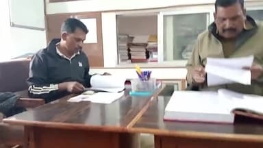 मझगवां ग्राम में सट्टा पट्टी काट रहे युवक को बड़वारा पुलिस ने किया गिरफ्तार₹2500 नगद किया जप्त की कार्यवाही