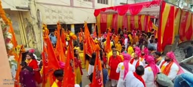 सुल्तानपुर: शहर में भक्तों द्वारा निकाली गई बाबा खाटू श्याम की निशान शोभा यात्रा, बड़ी संख्या में लोग हुए शामिल