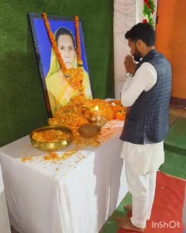 जगदलपुर: कांग्रेस जिलाध्यक्ष सुशील मौर्य ने बीजेपी जिलाध्यक्ष की दिवंगत माता को फरसागुड़ा पहुंच अर्पित की श्रद्धांजलि