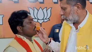 जगदलपुर: बीजेपी कार्यालय में बीजेपी प्रदेशाध्यक्ष किरण देव ने बस्तर लोकसभा प्रत्याशी महेश कश्यप को दी बधाई