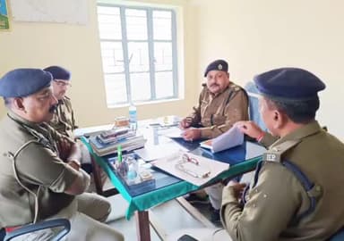 राघोपुर: लोकसभा चुनाव एवं अपराध नियंत्रण को लेकर राघोपुर इंस्पेक्टर ऑफिस में थाना अध्यक्षों की हुई बैठक