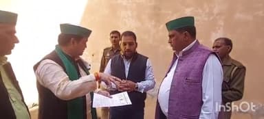 डिबाई: डिबाई के नेशनल हाईवे 509 को गड्डा मुक्त कराने के लिए किसान यूनियन के पदाधिकारियों ने SDM दीपक कुमार को दिया ज्ञापन