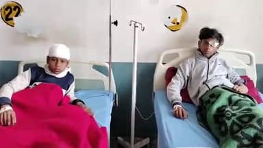 मुरादाबाद: पाकबड़ा थाना क्षेत्र में तेज रफ़्तार होने पर ब्रेक ना लगने चलते रोडवेज बस में पीछे से घुसा टाटा मैजिक सवार 10 लोग घायल