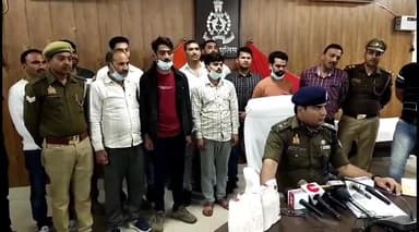 इटावा: विधीपुरा व नवादा के बीच पुलिस ने 4 अंतरराज्यीय शराब तस्करों को किया गिरफ्तार, करीब ₹35 लाख की शराब बरामद