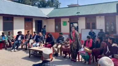 मंडी: सदर मंडी ब्लॉक कांग्रेस कमेटी की विशेष बैठक सोमवार को गांधी भवन मंडी में हुई संपन्न- ब्लॉक कांग्रेस कमेटी अध्यक्ष योगेश