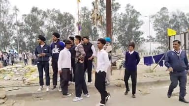 अम्बाला: शंभू बॉर्डर पर किसान आंदोलन में भागीदारी निभाने पहुंचे कॉलेज के छात्र# किसान आंदोलन _2