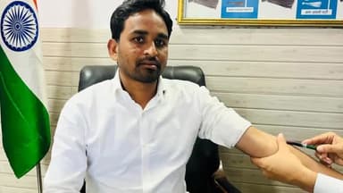 रामपुर: बरेली गेट स्थित कार्यालय से आप पार्टी के जिला कार्यकारिणी सदस्य मुजफ्फर अली ने अपने खून से राष्ट्रपति को लिखा पत्र