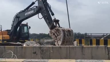 अम्बाला: अंबाला हिसार हाईवे पर किसान आंदोलन के चलते लगाए गए बैरिकेट्स को तोड़ने की प्रक्रिया जारी जल्द शुरू होगा वाहनों का आगमन