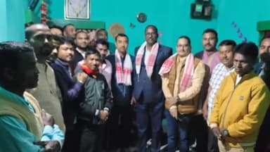 সাপেখাতী: চৰাইদেউত বুথৰ সভাপতিসকলৰ সৈতে আলোচনাত মিলিত বিধায়ক ধৰ্মেশ্বৰ কোঁৱৰ, প্ৰধানমন্ত্ৰী মোডীৰ জনসভাক লৈ কৰা হয় আলোচনা