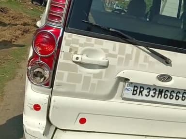 करपी: NH 33 नगला में में स्कार्पियो गाड़ी में औटौ ने पिछे से मारी ठोकर, औटौ छोड़ फरार हुआ औटौ चालक