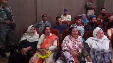 रामपुर: नगर पालिका सभागार में नारी शक्ति वंदना कार्यक्रम का समापन समारोह कार्यक्रम हुआ कार्यक्रम में प्रधानमंत्री का लाइव प्रसार