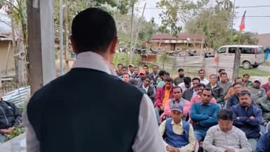 সোণাৰি: চৰাইদেউ বৰহাটত প্ৰধানমন্ত্ৰীৰ জনসভাত অংশগ্ৰহণৰ প্ৰস্তুতি সম্পৰ্কে আলোচনা কৰে বিধায়কে