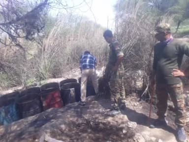 राघोपुर: रुस्तमपुर थाना की पुलिस ने सुकुमारपुर दियारा में 10 देसी शराब की भट्टी को किया ध्वस्त,3500 लीटर कच्चा जावा नष्ट