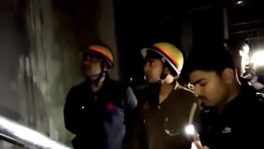 बिलारी: गल्ला स्टोर गांव में अज्ञात कारणों के चलते गद्दे के गोदाम में लगी आग, हजारों का सामान जलकर हुआ राख