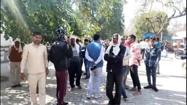 मैनपुरी: कुरावली क्षेत्र में अज्ञात कारणों के चलते विवाहिता ने फांसी लगाकर की आत्महत्या, पुलिस ने शव का कराया पोस्टमार्टम