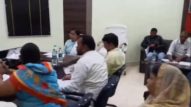 सासाराम: सासाराम के नगर निगम के कार्यालय में मेयर काजल कुमारी ने की बैठक