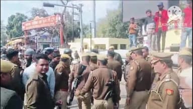 कोल: थाना सासनी गेट क्षेत्र के अंतर्गत किए जा रहे प्रदर्शन को लेकर एसपी सिटी ने दबंगो की गिरफ्तारि का दिया आश्वासन