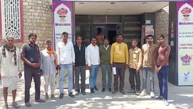 चित्तौड़गढ़: डांगी समाज के लोगों ने अपनी मांग को लेकर कलेक्ट्रेट पर जिला कलेक्टर को सौंपा ज्ञापन