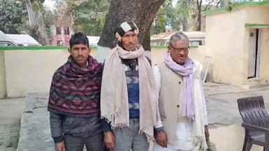 मुरादाबाद: कांठ थाना क्षेत्र में कावड़ लेने जा रहे बाइक सवार तहरे चचेरे भाई के बाइक मे अज्ञात वाहन ने टक्कर मार दी 1 की मौत 1 घायल