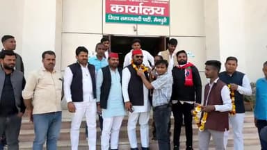 मैनपुरी: डीपी यादव को समाजवादी युवजन सभा का जिला अध्यक्ष बनाए जाने पर आवास विकास सपा कार्यालय पर कार्यकर्ताओं ने किया स्वागत