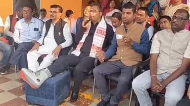 সোণাৰি: সোনাৰিত যোৰহাট লোকসভা সমষ্টিৰ বিজেপি প্ৰাৰ্থী তপন কুমাৰ গগৈয়ে বিজেপি নেতৃত্বক ধন্যবাদ জনাই বিজেপি কৰ্মীক সম্বোধন কৰে