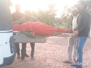 बल्देवगढ़: फांसी लगाकर आत्महत्या करने वाली मृतिका के शव का बल्देवगढ़ सामुदायिक स्वास्थ्य केंद्र में किया गया पोस्टमार्टम