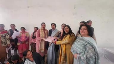 कालका: अंतर्राष्ट्रीय महिला दिवस के उपलक्ष में कालका में 1000 महिलाओं को वस्त्र व उपहार किए गए भेंट पूर्व विधायक रही मौजूद