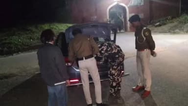 मुंगेर: मुंगेर पुलिस द्वारा रोको टोको अभियान के तहत संदिग्ध व्यक्तियों वाहनों के लिए गए तलाशी