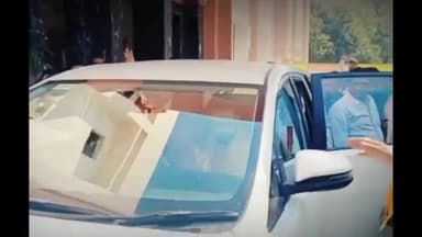 पिंड्रा: 2 दिवसीय दौरे पर वाराणसी पहुंचे केंद्रीय मंत्री अनुराग ठाकुर, लालबहादुर शास्त्री अंतर्राष्ट्रीय एयरपोर्ट पर हुआ स्वागत