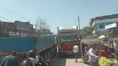 रहुई मेन रोड पर प्रतिदिन जाम की समस्या! प्रशासन कुछ भी नही करती ।