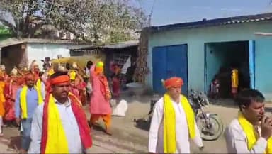 राघोपुर: राघोपुर की सरायपुर पंचायत में 24 घंटे के अष्टयाम यज्ञ को लेकर निकाली गई भव्य कलश शोभा यात्रा