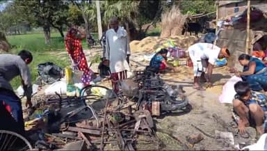 फुलवरिया: उजारपुर में बीती रात झोपड़ी नुमा घर में अचानक लगी आग से लाखों का हुआ नुकसान, घटनास्थल पर जांच करने पहुंचे अंचल अधिकारी