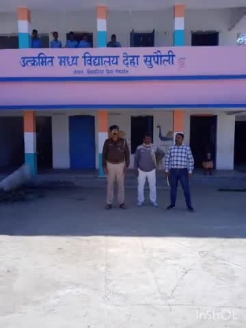 सिधवलिया: सिधवलिया प्रखंड के सरकारी विद्यालय में पुलिस ने लोकसभा चुनाव को लेकर मतदान केंद्र बनाने के लिए किया सत्यापन